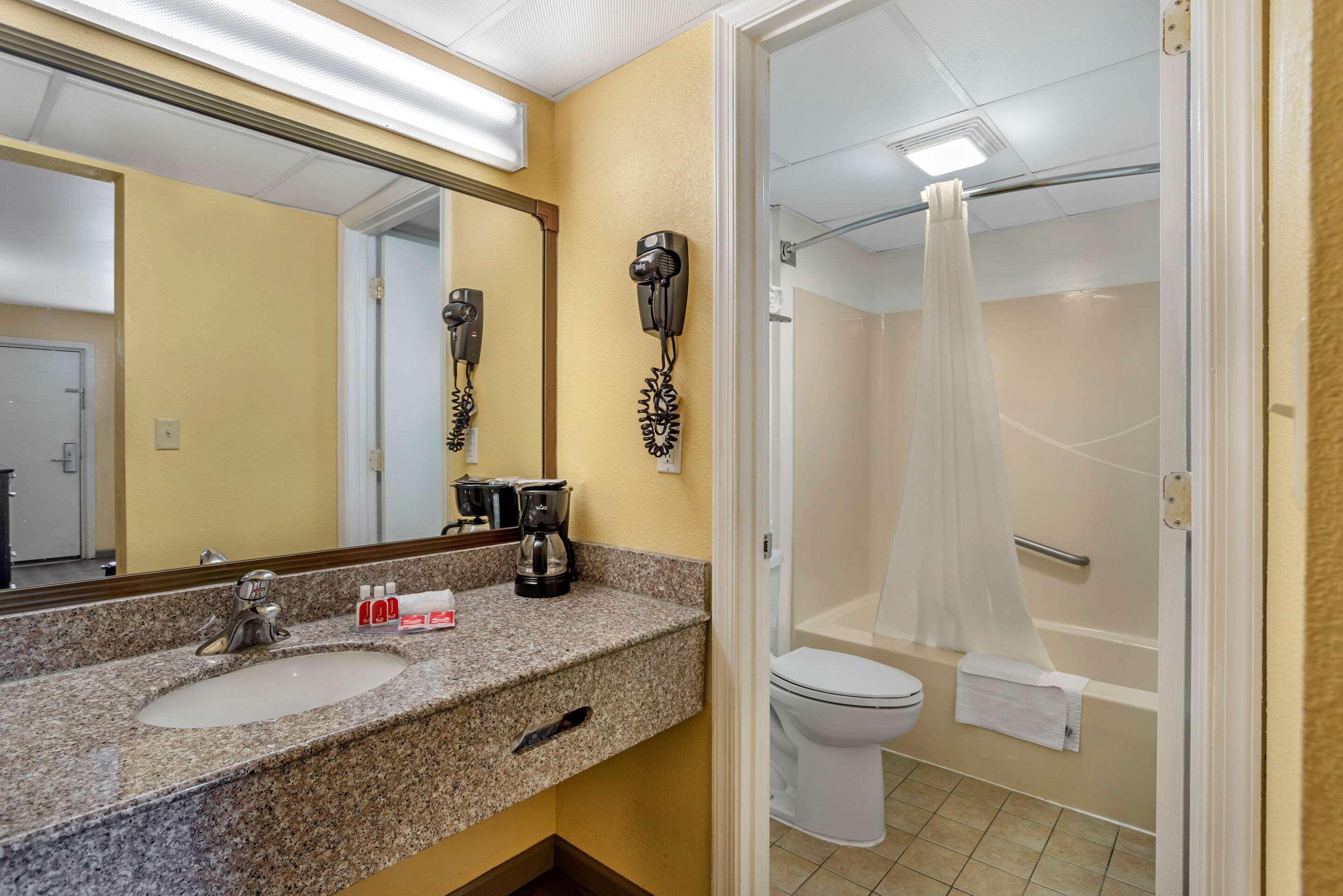 Econo Lodge Easton Route 50 Экстерьер фото